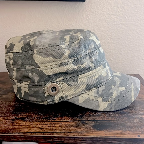 Camo Hat - Picture 2 of 9